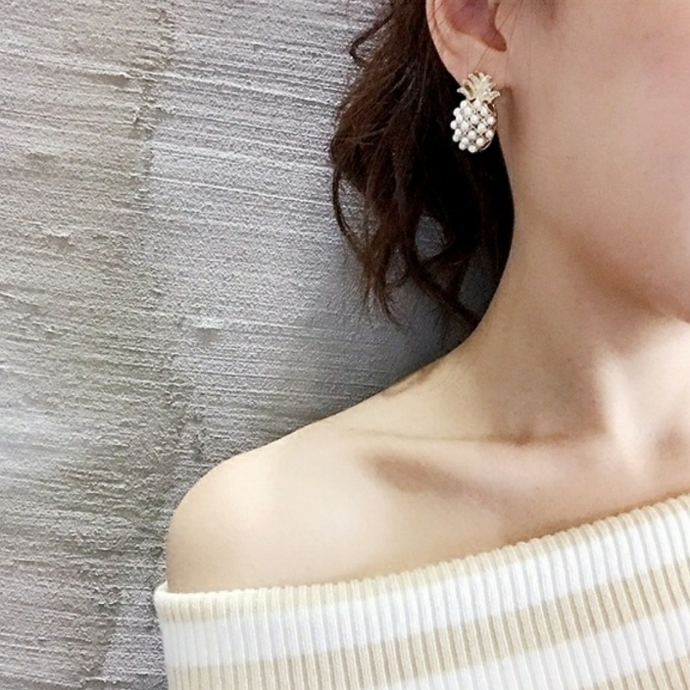 Gold Pineapple Pearl Earrings ear ring - Picture 5 of 5